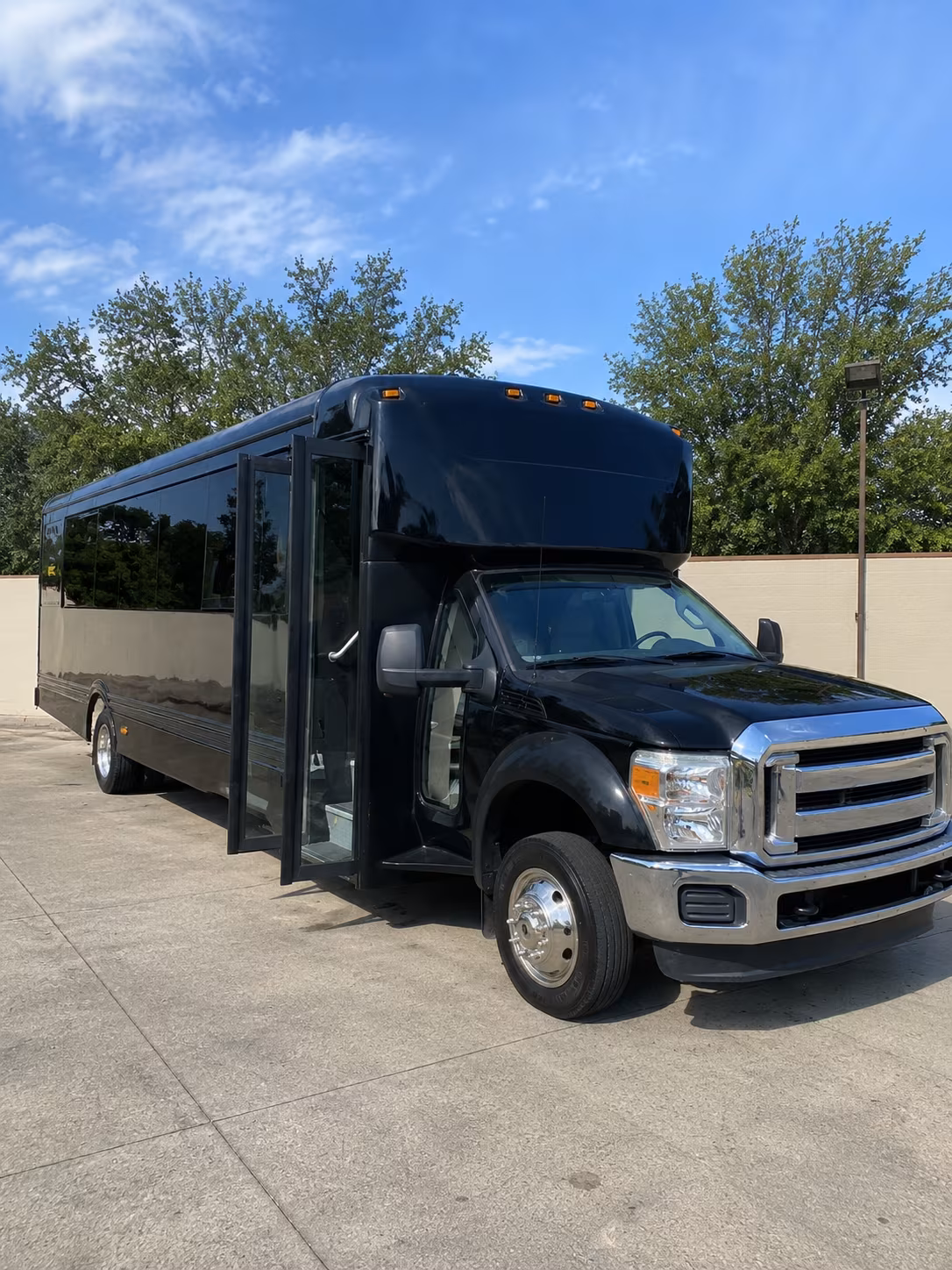 toledo 20 passenger party bus